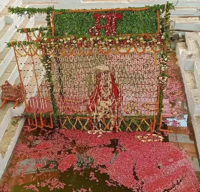 मणिकर्णिका घाट पर मां मणिकर्णिका का विधि विधान से वार्षिक शृंगार, पारंपरिक वस्त्र, स्वर्ण-रजत आभूषण अर्पित