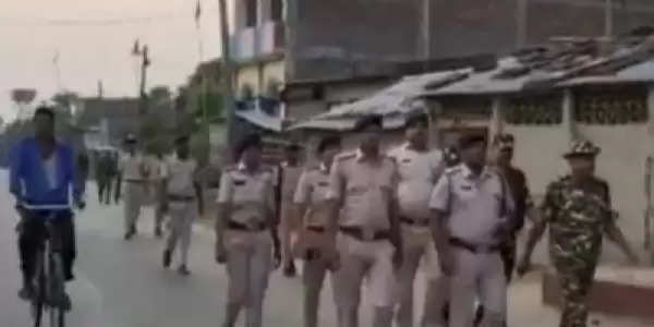 भय मुक्त एवं स्वच्छ वातावरण में उप चुनाव को लेकर पुलिस ने किया फ्लैग मार्च