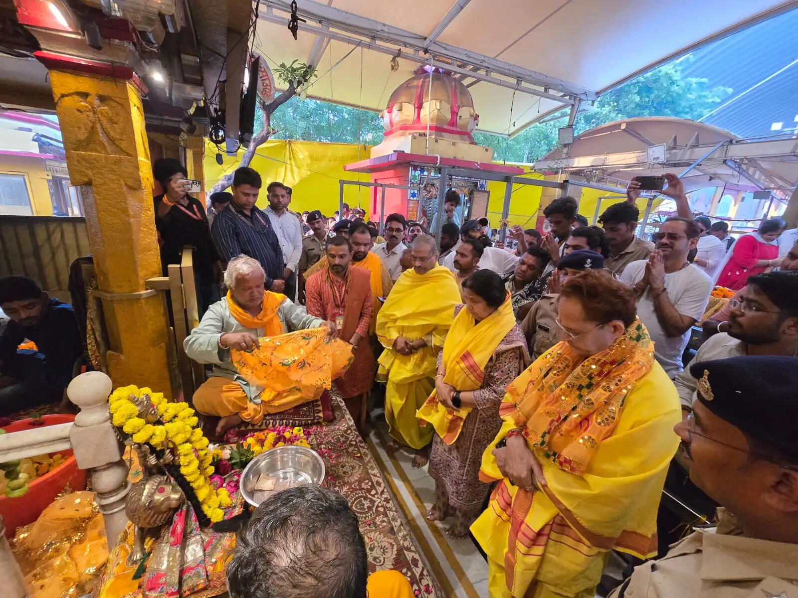 मप्र मानवाधिकार आयोग अध्यक्ष पहुंचे मां बगलामुखी के दरबार में