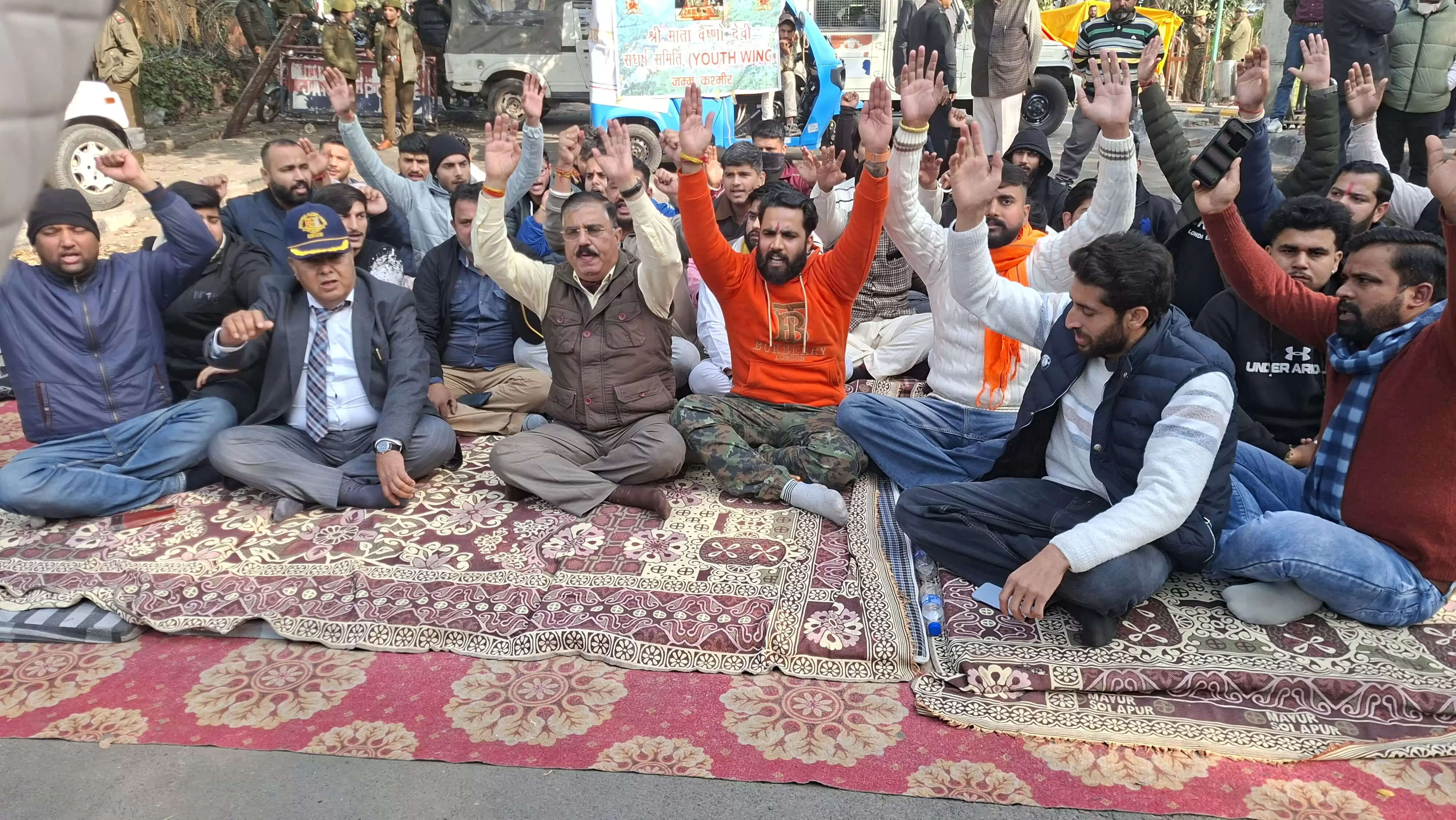 एसएमवीडीआईएमई प्रवेश पर विरोध प्रदर्शन का आह्वान, जम्मू का सिविल सचिवालय सील