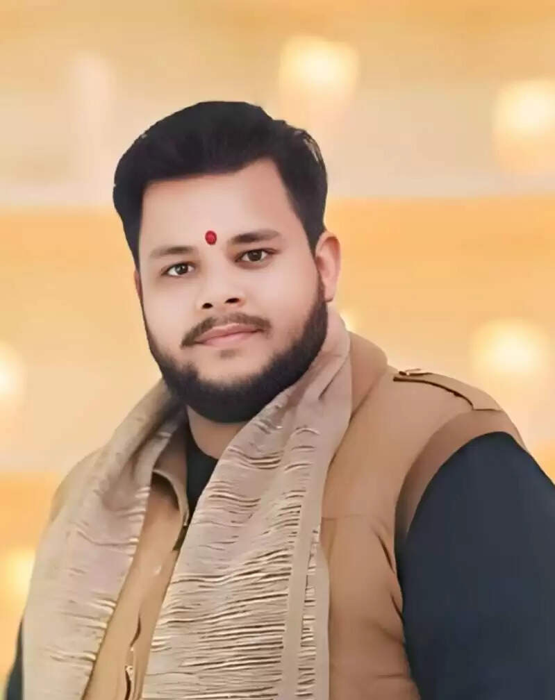 वेलेंटाइन डे पर कोई प्रेमी युगल सिनेमाघर, मॉल, होटल, रेस्टोरेंट, पार्क में मिला तो बंधवाएंगे राखी: रोहन सक्सेना