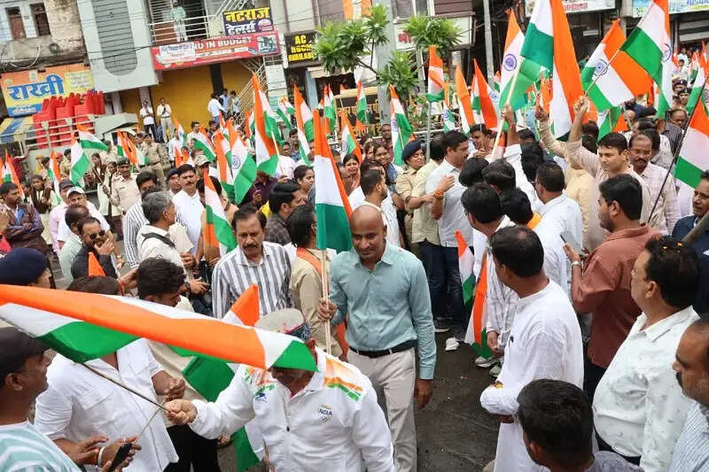 सीहोर में निकली भव्य तिरंगा रैली, देशभक्ति के नारों से सराबोर हुआ नगर