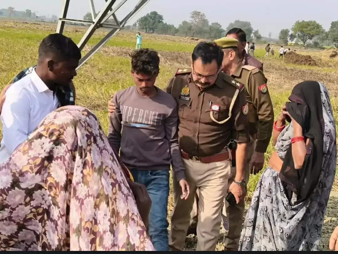 डांट से नाराज होकर युवक टावर पर चढ़ा, पुलिस ने लाउडस्पीकर से समझा कर उतारा नीचे, तीन घंटे चला ड्रामा