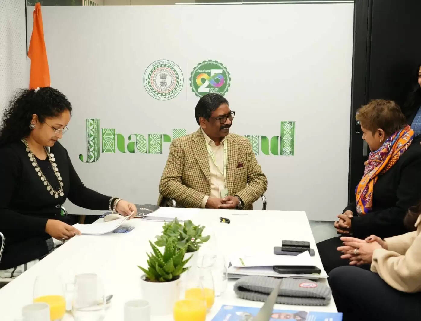 दावोस में मुख्यमंत्री हेमन्त सोरेन का ब्लूमबर्ग एशिया-पैसिफिक मीडिया से संवाद