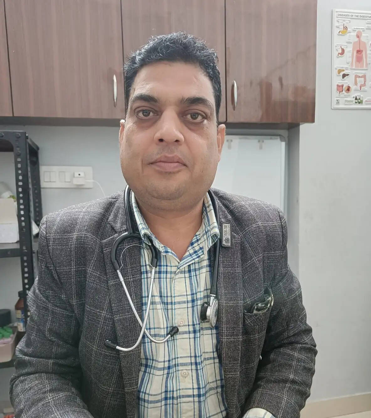 केमिकल रंगों से सेहत पर खतरा, सुरक्षित होली के लिए हर्बल रंग अपनाएं : डॉ. महेश सिंह