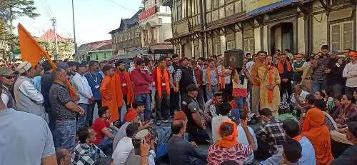 स्वर्ण आयोग की मांग को लेकर सड़कों पर उतरे क्षत्रिय संगठन के कार्यकर्ता, सचिवालय के पास चक्का जाम