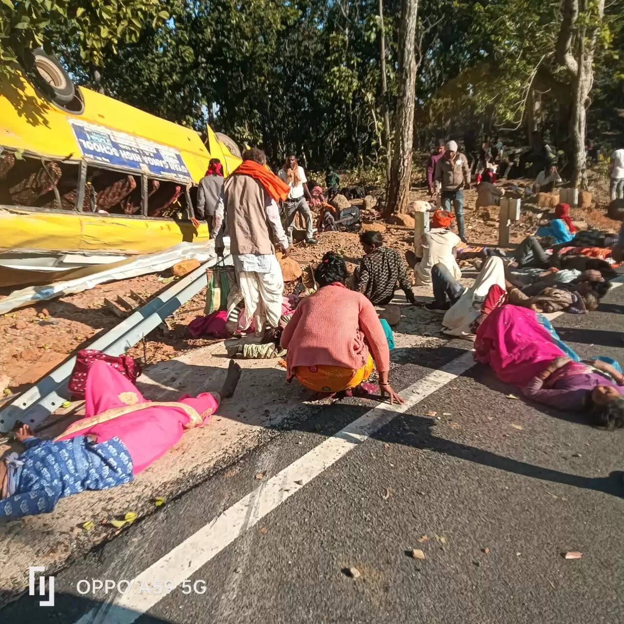 लातेहार में आरक्षित बस दुर्घटनाग्रस्त, पांच लोगों की मौत और 25 से अधिक के घायल होने की खबर