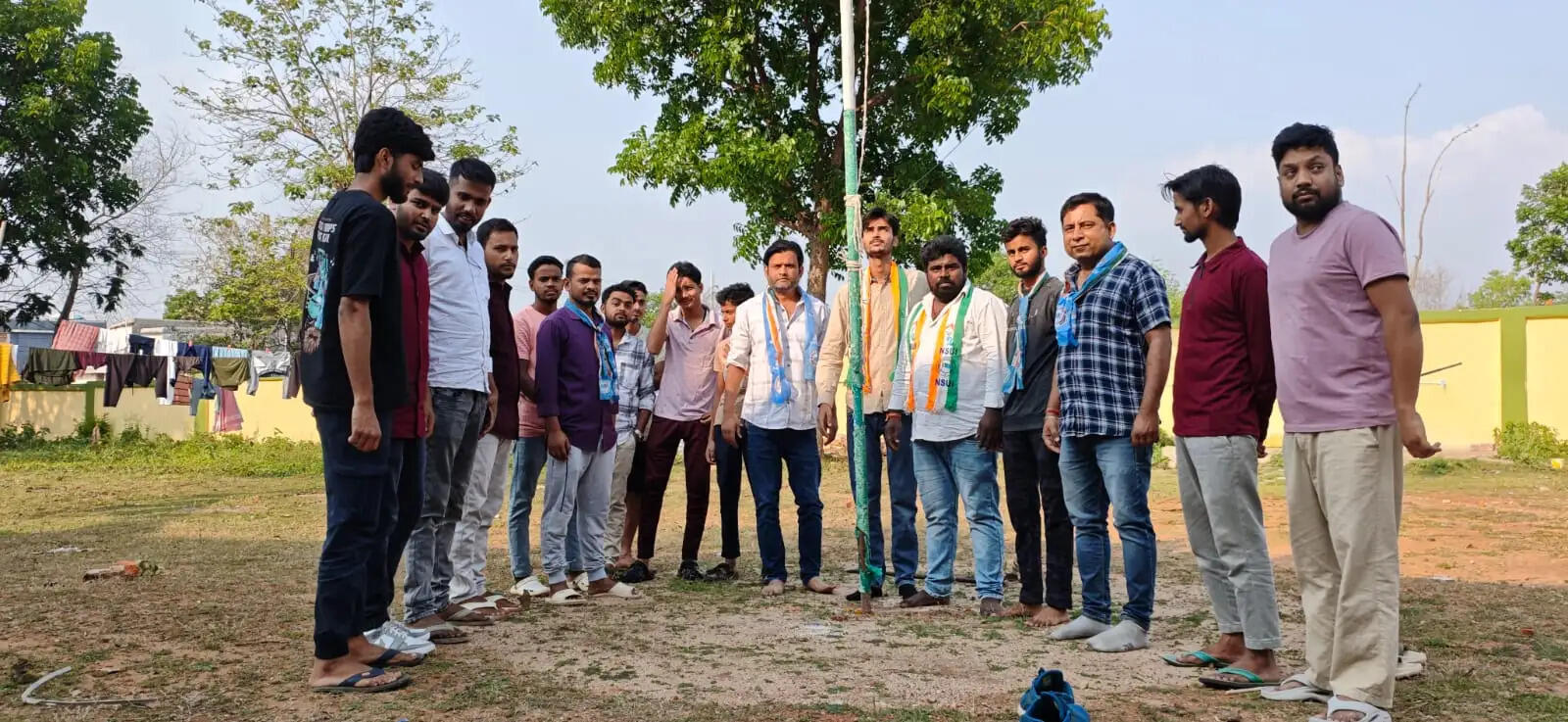 एनएसयूआई ने स्थापना दिवस पर किया झंडारोहण और पौधारोपण