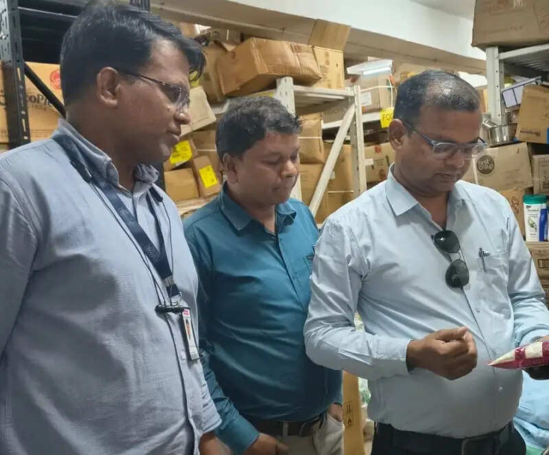 जबलपुरः खाद्य सुरक्षा अधिकारियों ने राईट टाउन स्थित सागर गेरे का किया निरीक्षण