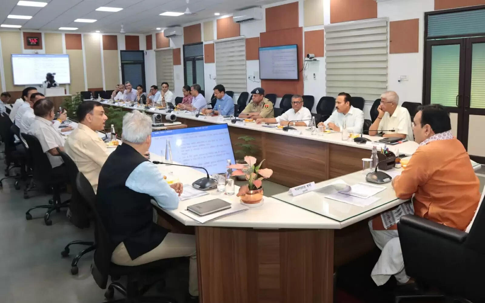 अमेरिका के उपराष्ट्रपति की प्रस्तावित यात्रा को लेकर मुख्यमंत्री ने ली समीक्षा बैठक