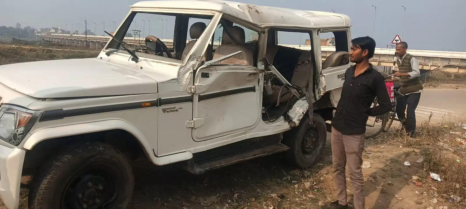 हाइवे पर बोलेरो वाहन पलटने किशोर की मौत, छह घायल