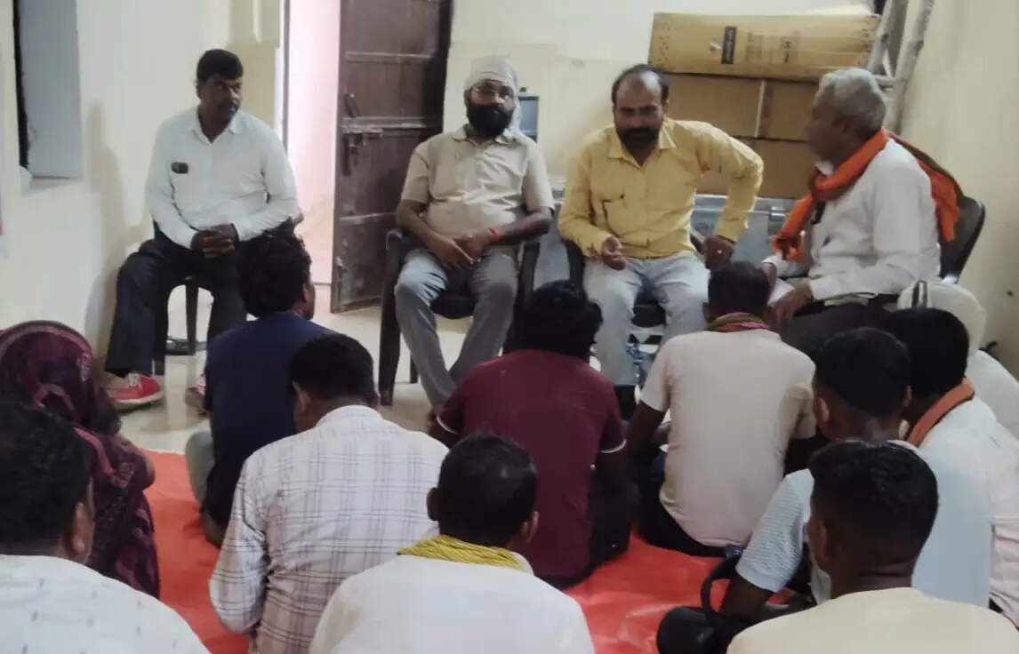 आपदा प्रबंधन बैठक में ग्रामीणों को दिए बचाव के गुर
