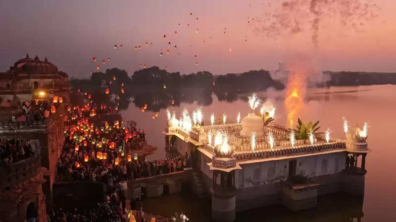 मंदसौरः लदूना तालाब स्थित सेवाकुंज परिसर से सीतामऊ साहित्य महोत्सव के द्वितीय संस्करण का भव्य आगाज