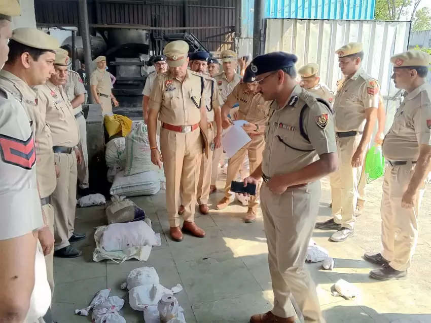 साेनीपत पुलिस ने राेहतक में नष्ट किए नशीले पदार्थ