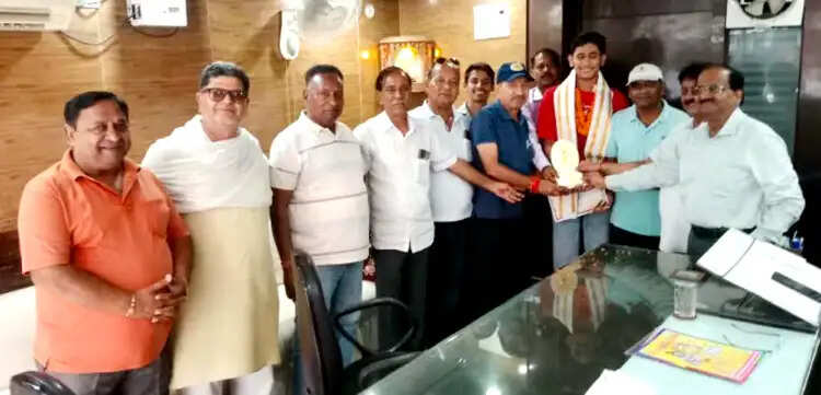 नेशनल वॉलीबॉल चैंपियनशिप में चमका हरिद्वार का सितारा, हिमांशु का सम्मान