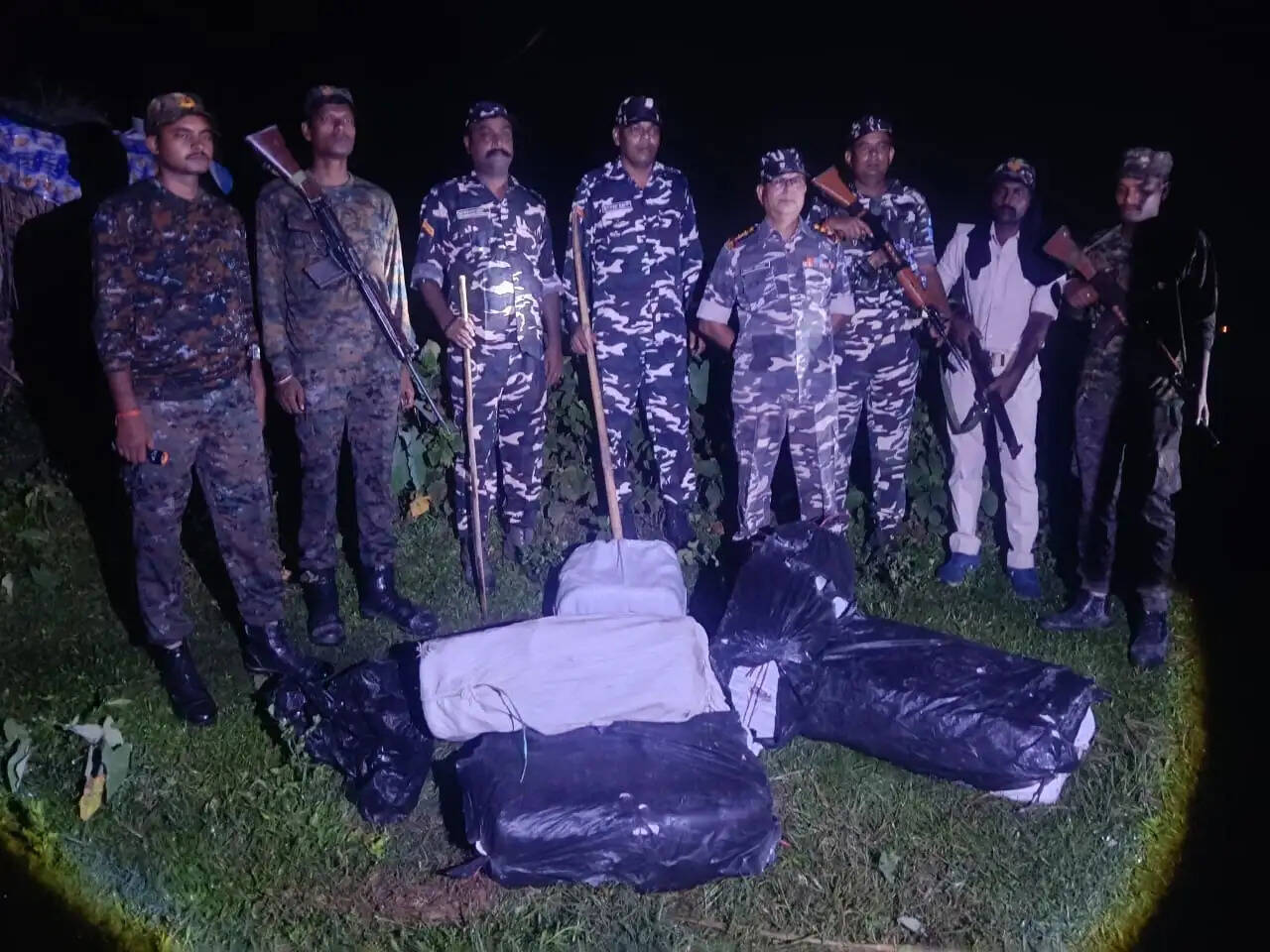 एसएसबी और घूरना पुलिस की संयुक्त कार्रवाई में 136 किलो गांजा बरामद