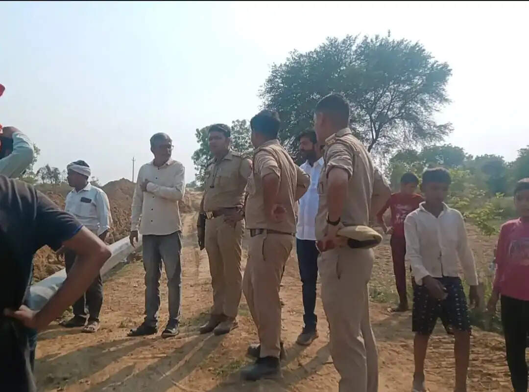 पीएम कुसुम योजना के तहत सोलर प्लांट निर्माण पर किसानों का विरोध, प्रशासन ने कराया समाधान