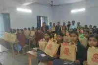 गुड टच-बैड टच से हेल्पलाइन तक, छात्राओं को किया गया जागरूक