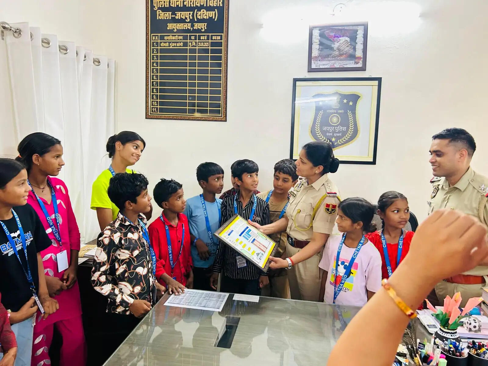 नारायण विहार थाने में बच्चों ने जाना पुलिस का कामकाज, बाल विवाह के खिलाफ दिया जागरूकता संदेश