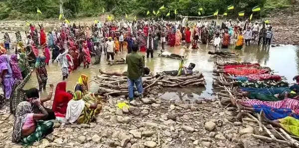 केन-बेतवा लिंक परियोजना का विरोध जारी, प्रभावित गांवों में शुरू हुई 'चूल्हाबंदी'