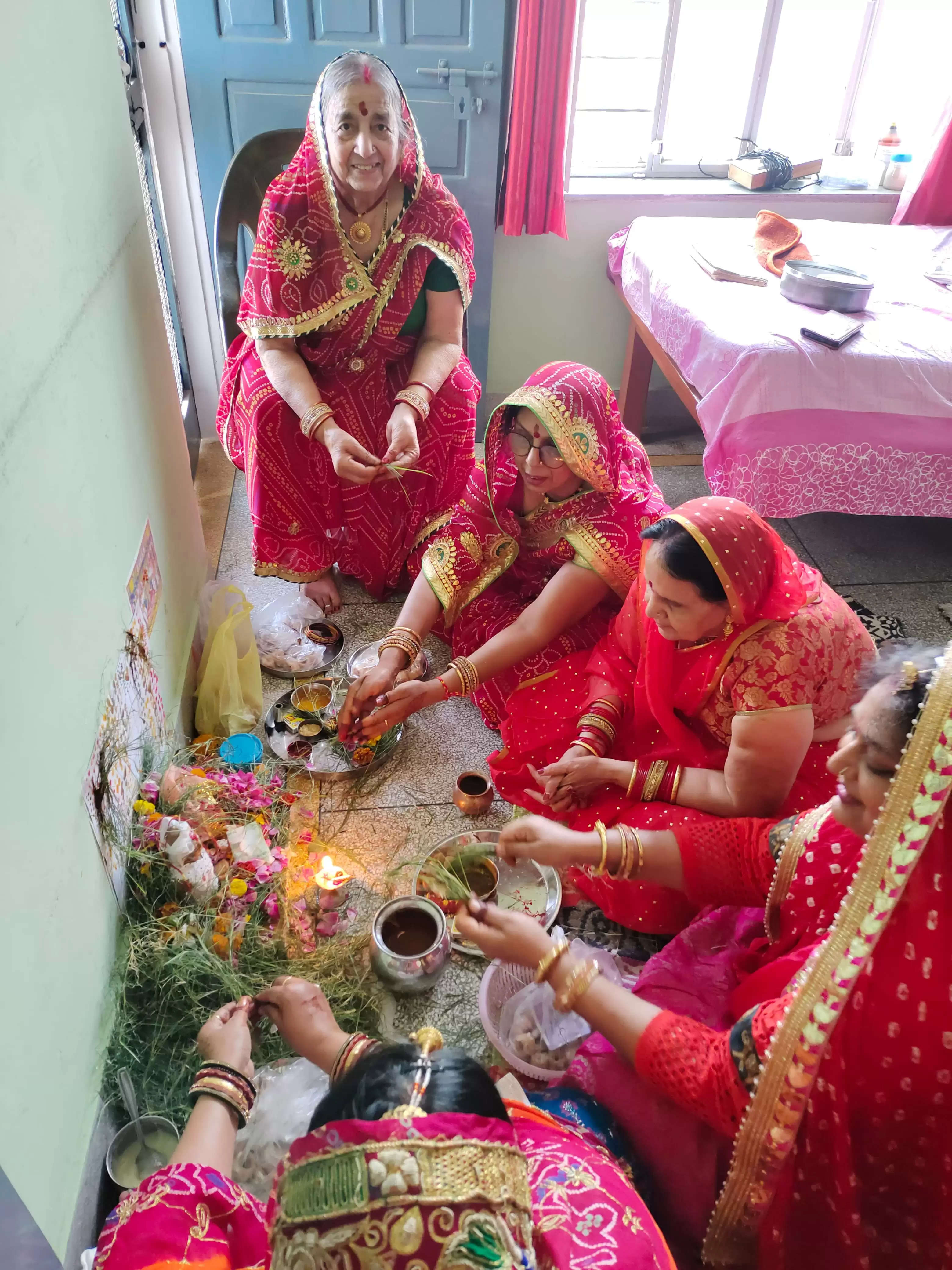 घरों में हुई गणगौर की पूजा, अलवर में शाम को महल चौक से निकलेगी शाही सवारी