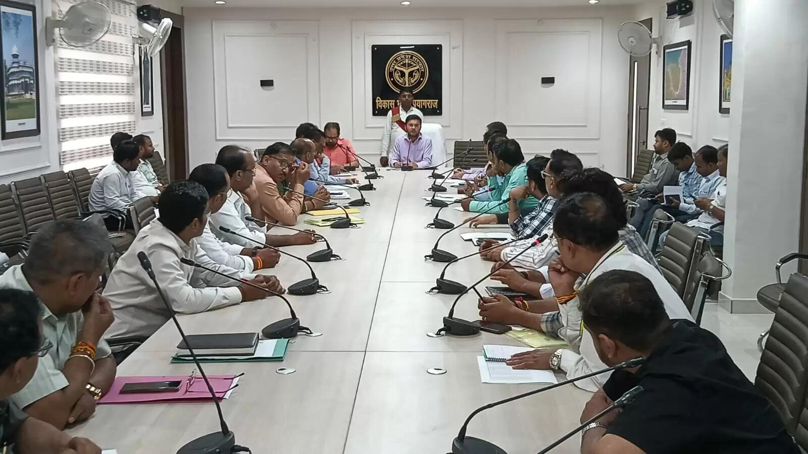 मुख्यमंत्री युवा उद्यमी योजना की ऋण प्रगति को लेकर सीडीओ ने बैंकर्स को लगाई फटकार