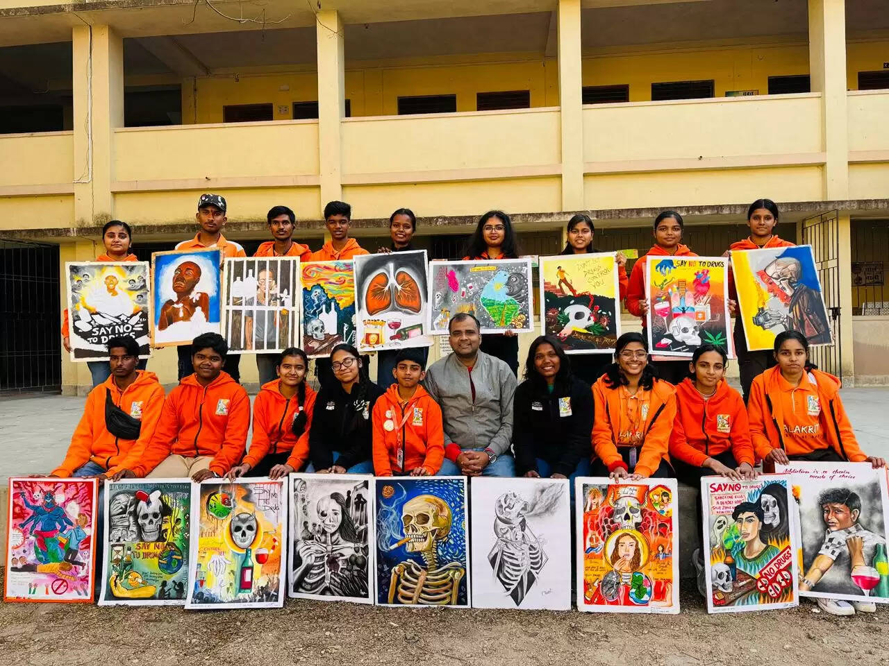 कलाकृति स्कूल ऑफ आर्ट्स में लगा नशा मुक्ति चित्रकला शिविर