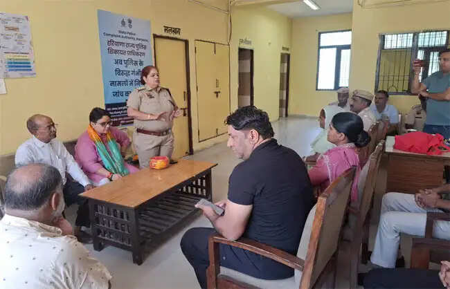 नारनौल: महिला आयोग सदस्य ने दहेज प्रथा के खिलाफ दिलाई शपथ