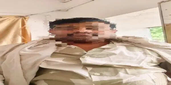 यज्ञ स्थल पर अवैध हथियार के साथ युवक गिरफ्तार देशी पिस्टल व तीन कारतूस बरामद