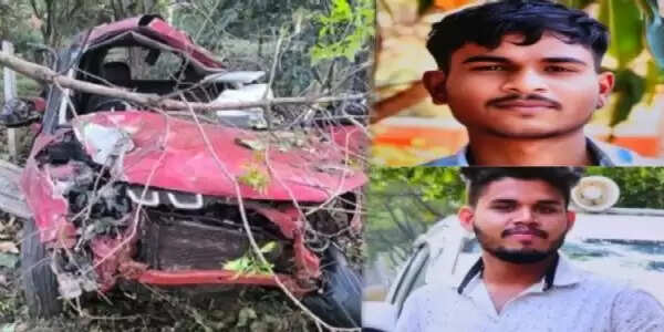 बिलासपुर में कार अनियंत्रित होकर पलटी, दो यूवकों की मौत ,चार घायल