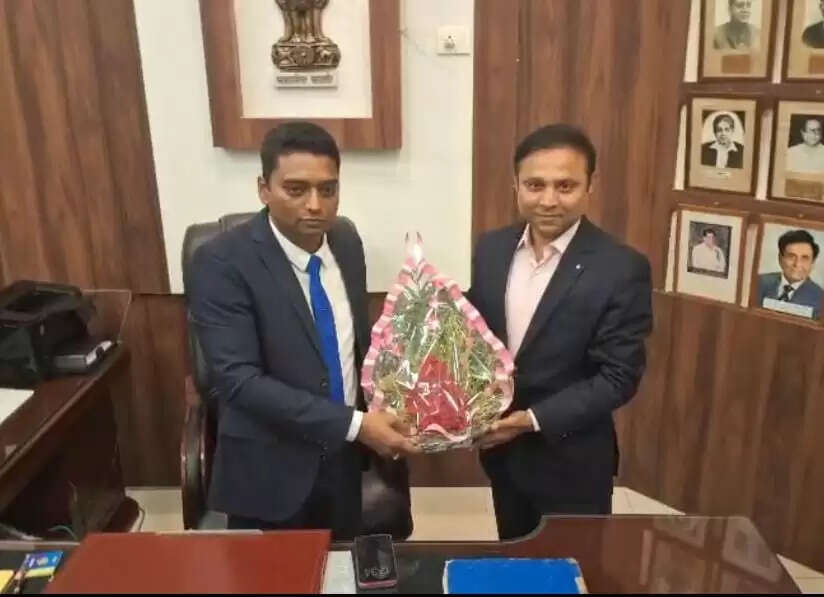अवनीश कुमार ने लिया प्रमंडलीय आयुक्त का पदभार