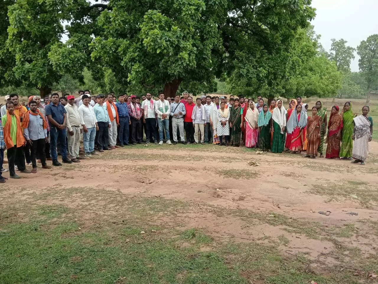 आदिवासी समाज की हुई बैठक ,चरणबद्ध आंदोलन करने की बनी सहमति