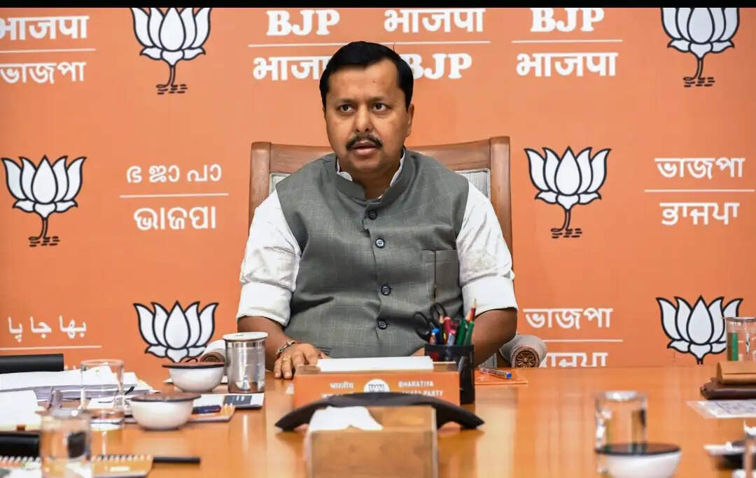 भाजपा के राष्ट्रीय मुख्यालय दिल्ली में राज्य प्रभारी और सह प्रभारियों की बैठक शुरू