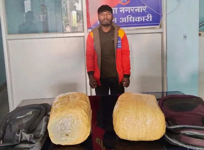 जगदलपुर : धनपुंजी से 12.400 किग्रा गांजा के साथ एक आरोपित गिरफ्तार