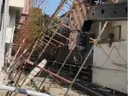 इंदौर में बड़ा हादसा टला, सुयश अस्पताल का 70 फीट ऊंचा छज्जा गिरा, मकानों को नुकसान