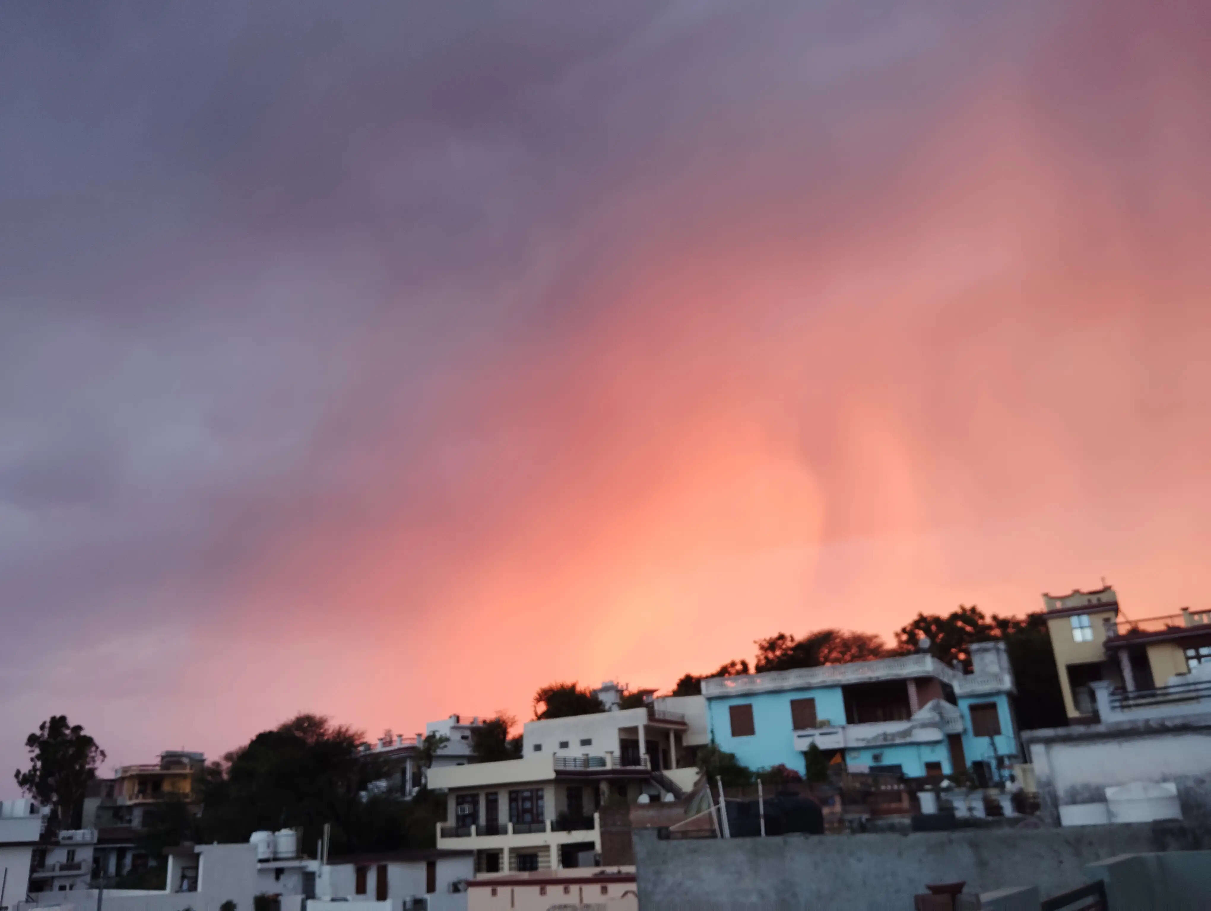 जम्मू और कश्मीर में 4-5 जून को गरज के साथ बौछारें, ओलावृष्टि और तेज हवाओं की संभावना