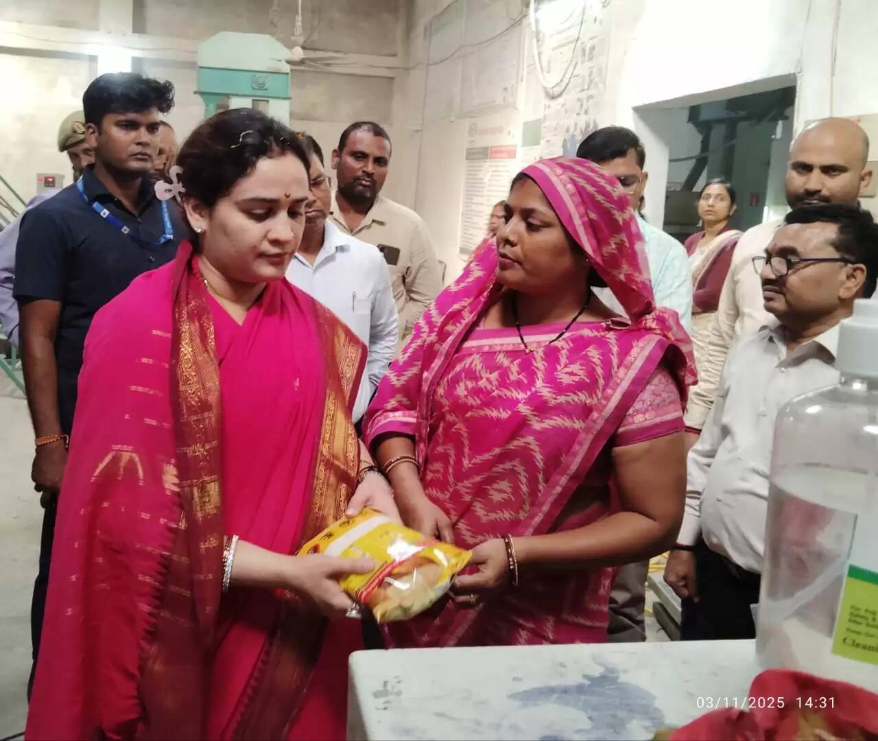 अपर्णा यादव ने किया आंगनबाड़ी केंद्र का निरीक्षण, महिलाओं के सशक्तीकरण पर दिया जोर