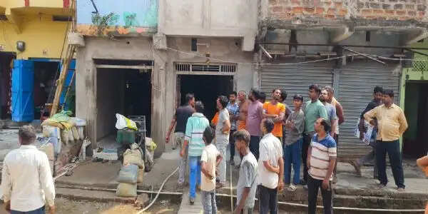 गैस सिलेंडर से लगी आग,हजारों की संपत्ति जलकर राख
