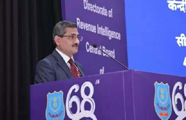 कूरियर और ई-कॉमर्स से बिक्री का फायदा उठा रहे अंतरराष्ट्रीय गिरोह : सीबीआईसी चेयरमैन