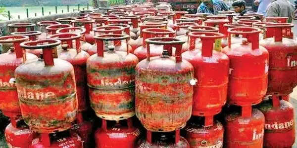 मप्र : अपर मुख्य सचिव ने घरेलू गैस सिलेंडर समय पर उपलब्ध कराने के दिए निर्देश