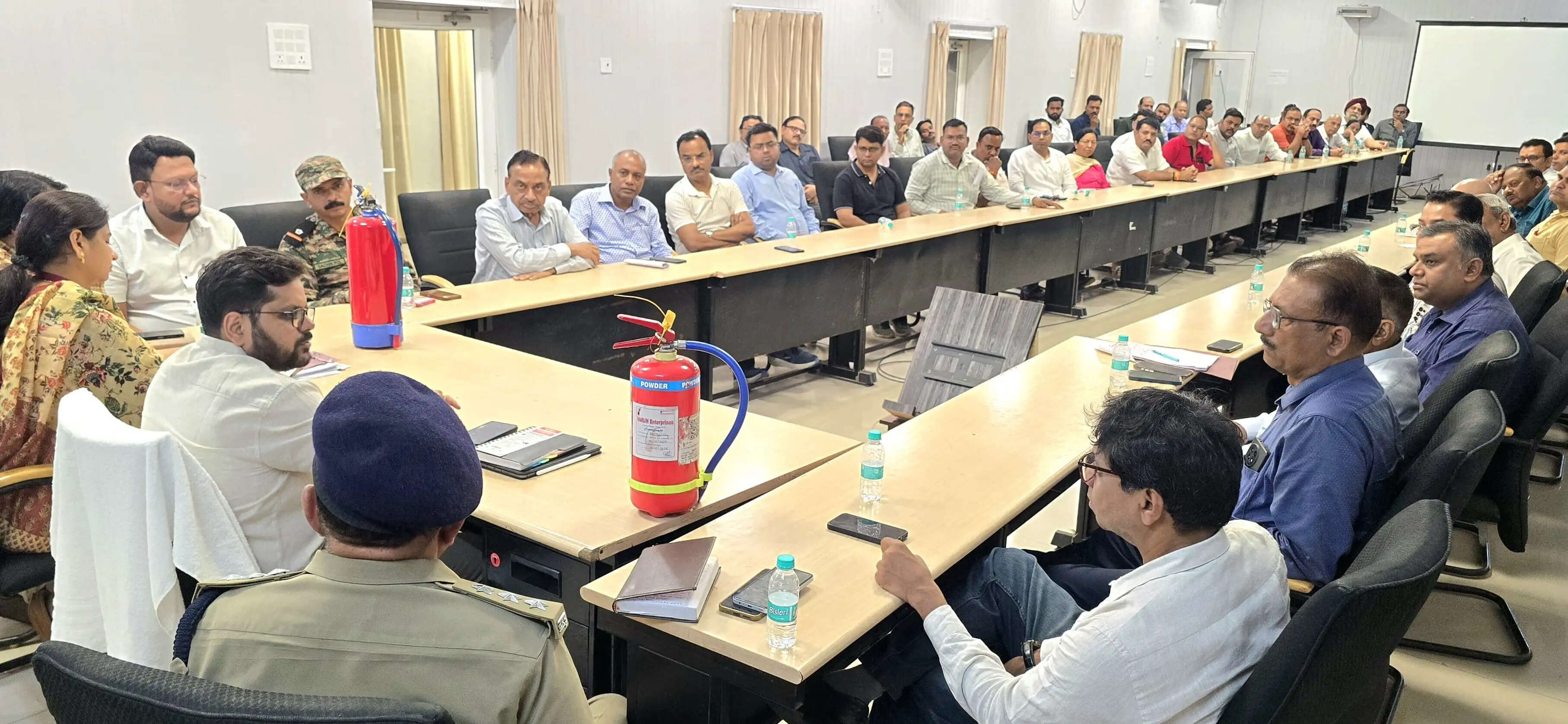अवैध खनन पर डीएम का बड़ा एक्शन, तीन पट्टाधारकों पर 1.63 करोड़ का जुर्माना
