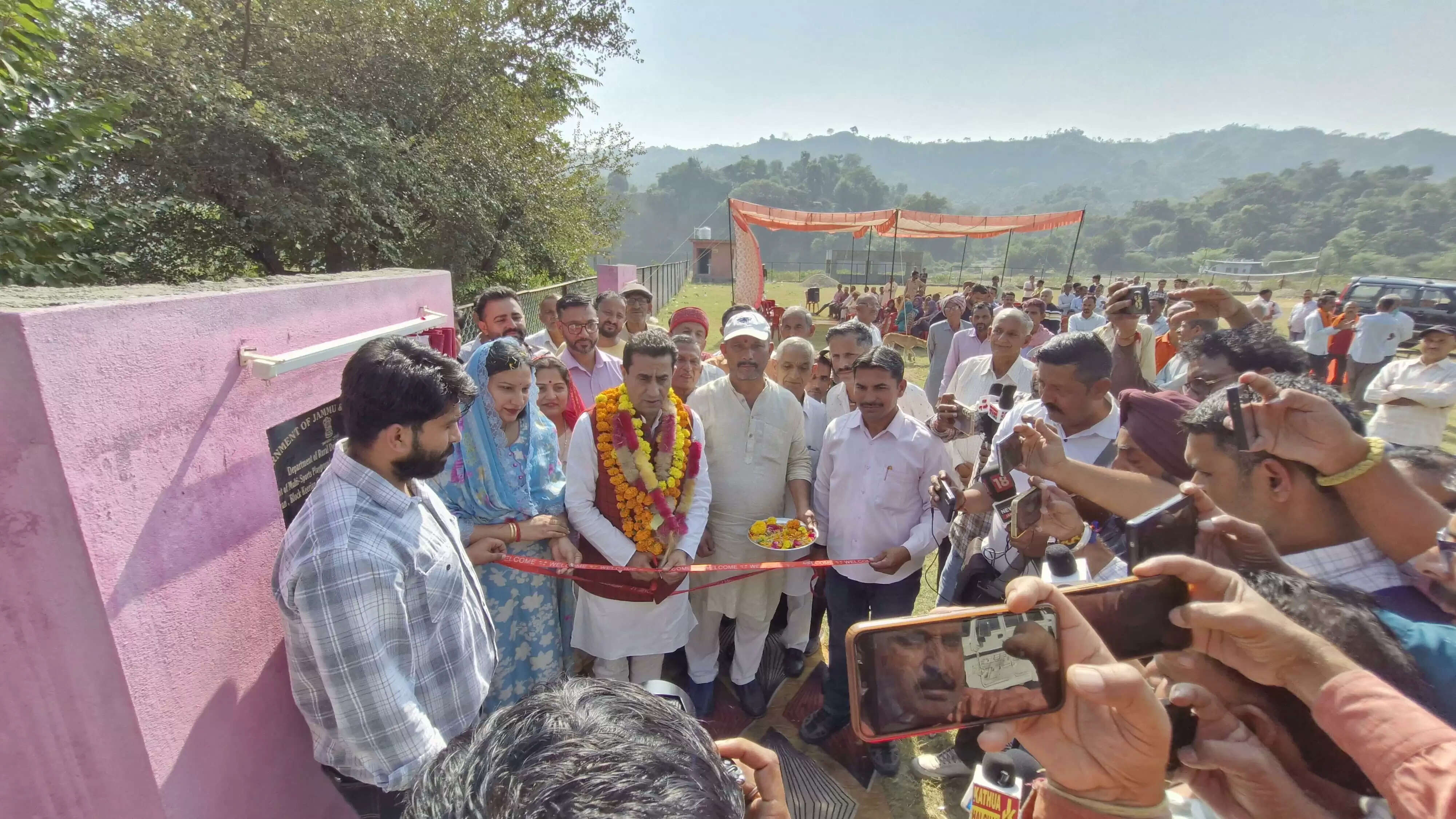 जसरोटिया ने त्रिडवां पंचायत में बहु-खेल मैदान के निर्माण की आधारशिला रखी