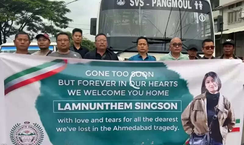 अहमदाबाद विमान दुर्घटना : क्रू मेंबर लमनुंथेम सिंगसन का शव लेने परिवार और समुदाय के लोग डिमापुर रवाना