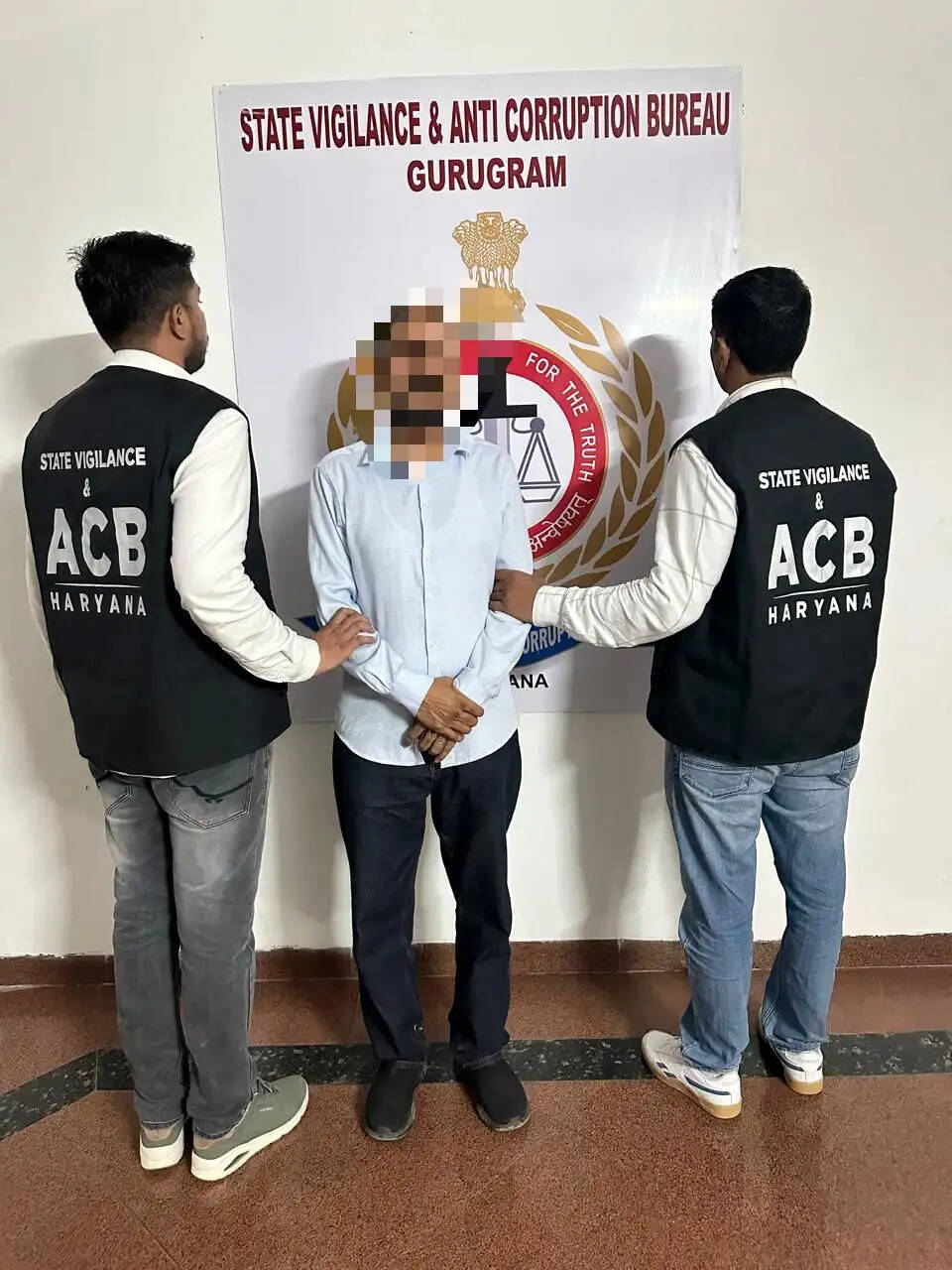 गुरुग्राम: इंतकाल के नाम पर 15 हजार रुपये रिश्वत लेते पटवारी गिरफ्तार