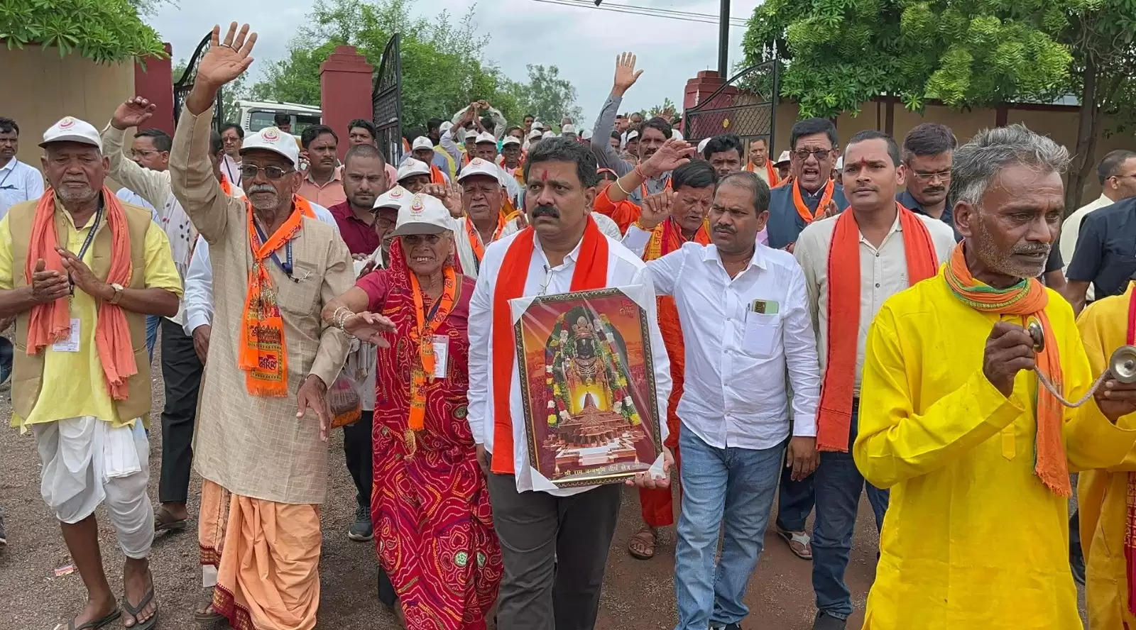 उपमुख्यमंत्री विजय शर्मा ने रामलला के दर्शन कर वापस कवर्धा पहुंचे श्रद्धालुओं का किया स्वागत