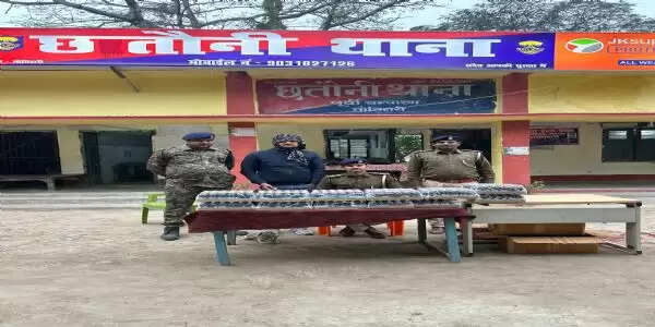 नशीला कफ सिरप के साथ बाइक सवार तस्कर गिरफ्तार