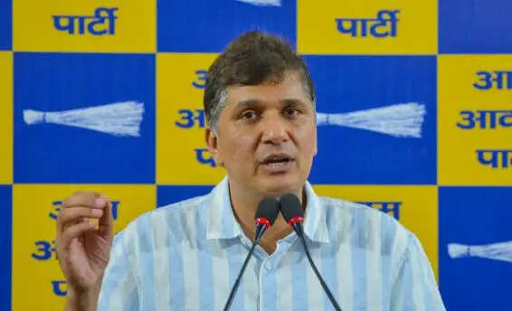 आआपा ने एसआईआर को लेकर चुनाव आयोग पर उठाए सवाल, शिफ्टेड मतदाताओं का डेटा साझा करने की मांग