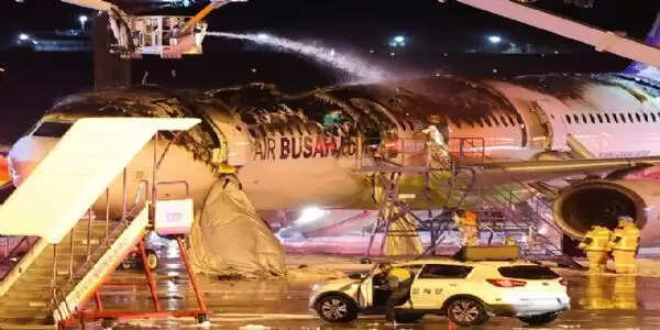 दक्षिण कोरिया में विमान में लगी आग, एक घंटे तक फंसे रहे 176 लोग&nbsp;