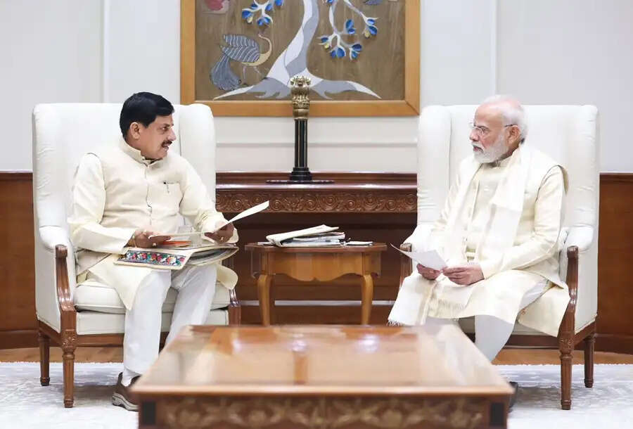 प्रधानमंत्री मोदी से मिले मध्य प्रदेश के मुख्यमंत्री, प्रदेश से जुड़े विभिन्न विषयों की दी जानकारी