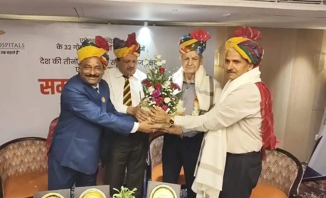 एपेक्स हॉस्पिटल ने किया पूर्व सैनिकों का सम्मान